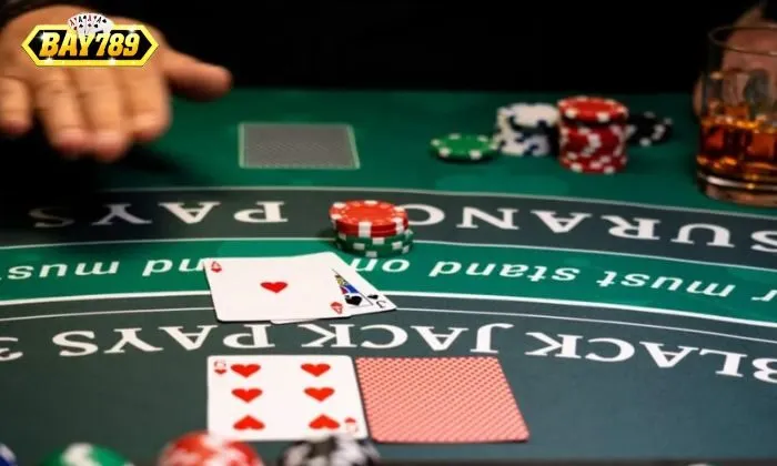 Các lệnh phổ biến mà người chơi có thể thực hiện trong một ván bài Blackjack