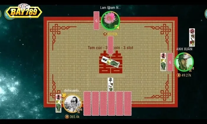 Tam Cúc sử dụng một bộ bài đặc biệt 